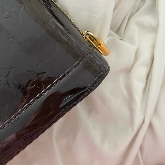 Louis Vuitton Alma BB in Vernis Leather Amarante - Picture 4 of 9